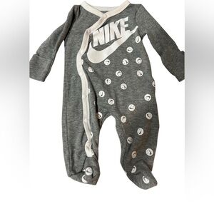 NIKE Gray and White Smile faces unisex footsie Newborn Baby